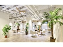 【広々とした店内】海を感じる開放的なリラックス空間☆