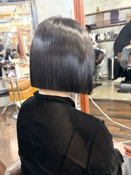 アムリタ 三鷹(AMRITA)の写真/縮毛矯正で傷んだ髪にサヨナラ！厳選トリートメントで、憧れのうるツヤ髪を実現します☆