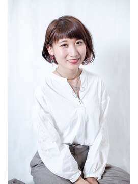 ミューテ(Mu-te) ショートバングとインナーカラーで脱!定番ボブ