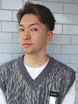サンディーズバーバーショップ(Sandees) センターパートフェイスフレーミング