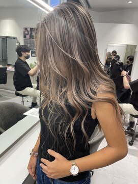 キング 高槻(K!ng) 海外ヘアーロングバレイヤージュ