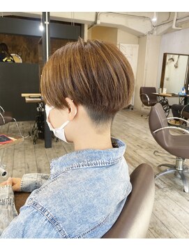 エミュー(emue) 京都 刈り上げショート ハンサムショート アッシュベージュ 中島