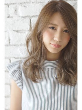 ナンバー エアロ 横浜(N° +aero) 濡れ髪　切りっぱなし　オリーブカラー　セミウェットウェーブ