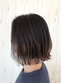 大人女子に人気の前下がりボブ
