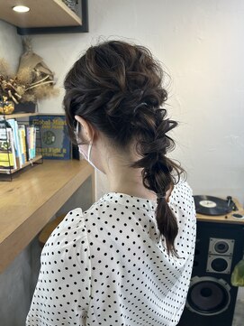 イット(it.) kana ヘアアレンジ 結婚式 編みおろし