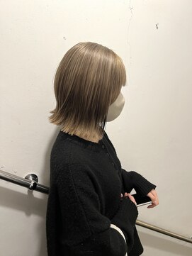 ラクレ(d.la cle) ペールベージュと切りっぱなしボブ【ラクレ/萩原】
