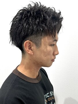 ヒュイル バイ ニアウ(Hwyl by Niau) メンズマッシュパーマニュアンスパーマスパイラルパーマ刈り上げ