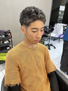 アイズ 海老名(AIZU) 極道パーマ メンズパーマ フェード ホワイトメッシュ ハイライト