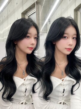 エヌアイ オモテサンドウ(ni omotesando) 韓国くびれ巻き/ブルーブラック/トレンドレイヤーカット　上野