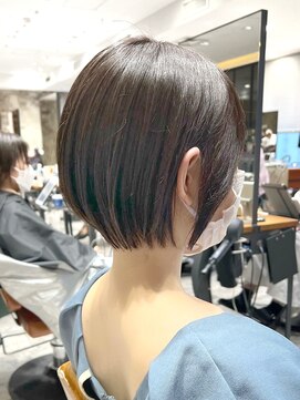 アフロート ルヴア(AFLOAT RUVUA) 「岩田莉奈」40代50代に人気の似合わせ丸みショートボブ　新宿