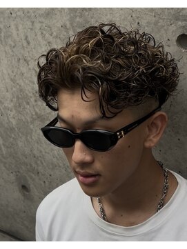 イーラ アメ村店(era) サーフバック　ツイストスパイラル眉カットメンズパーマ
