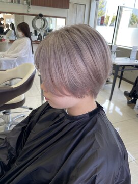 エーデル(EDEL) ダブルカラー×ショートカット【ホワイトシルバー】