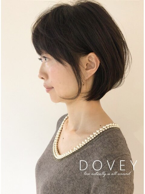 【DOVEY】ワイドな前髪でメガネも似合うショートヘア
