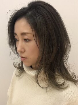 アクシス 栄ガスビル店(`AXIS) 『ミセスヘア』ミディアム外ハネレイヤー