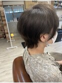 バッサリ ショートヘア