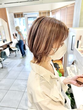 ネオリーブカフ 鶴ヶ峰店(Neolive caff) マッシュウルフ 顔まわりレイヤー 白髪ぼかしハイライト