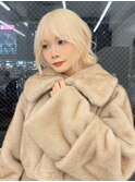 ショートボブ ホワイトブロンド 顔周りレイヤー ハイトーン