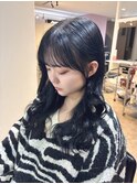 暗めのカラーで艶を引き出す