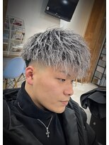 ルートヘアー(Root Hair)&nbsp;フルホワイトメッシュ × 縦落ちツイストパーマ
