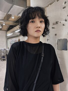 ロジ(loji) 大きめくりっと、黒髪ボブパーマ