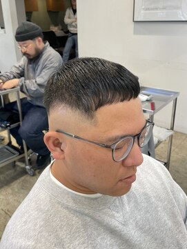 ザデイ カットアンドカルチャーショップ(THE DAY CUT&CULTURE SHOP) クロップ