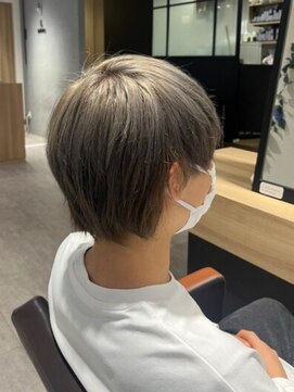 インフィニティー 水天宮前店(Infinity) 全頭ブリーチ履歴を活かす！透明感抜群のシルバーアッシュ