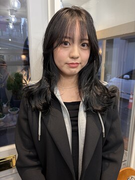 ロマリア(Lomalia) ミディアムレイヤーカット/ナチュラルブラック似合わせカット