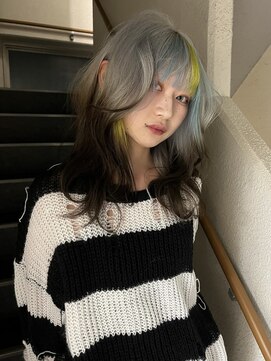 イェッカ パビル(YECCA pabil) ブルーとイエローのデザインカラー