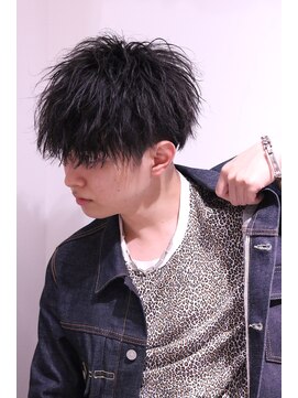 ネイビー(NAVY) 前下がりマッシュ ツイストパーマ ツーブロック かりあげ 黒髪