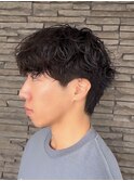 ラフマッシュ 黒髪 束感 女子ウケ ツーブロック 波巻きパーマ