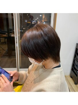 ラクヘアー 上福岡店 ツヤ髪モカブラウン暗髪美シルエット耳掛けシースルーマッシュ