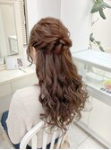 ねじりのルーズハーフアップ