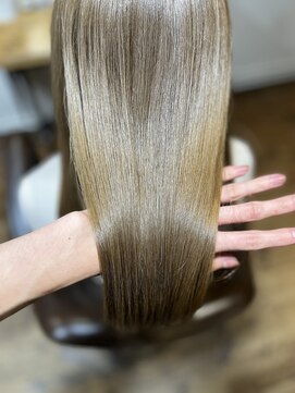 ブリング バイ スノードロップ 吉祥寺(BRING by Snowdrop) デザインカラー/レイヤーカット/ウェットヘア/オリーブベージュ