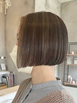 カムジーヘッド(COMEGHEAD) 切りっぱなしボブ透明感ショコラベージュ丸みショート韓国20代