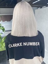 オズ 安積店(OZ)&nbsp;安積ミルクティーベージュグレージュカラーブリーチウルフボブ