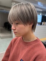 サンクプロジェクト(cinq PROJECT)&nbsp;ダメージレスなブリーチカラーで作るミルクティーシルバーカラー