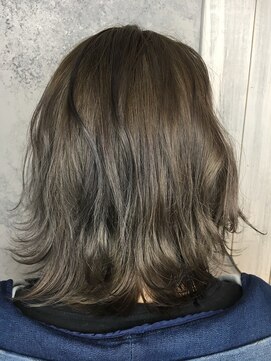 ヘアサロン アティリー(Hair Salon Attirer) 西梅田/ボブ/グレーベージュ/白髪ぼかし/ハイライト/ベージュ