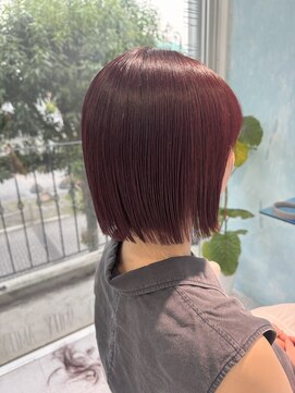 アミティ(AMITY) 切りっぱなしボブ、カシスレッド