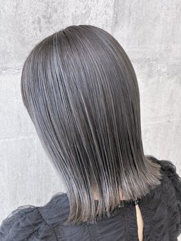 『髪がオーラを発つカラー』髪質改善×ダブルカラーで立体感を引き立つ＿。色持ちも抜群◎