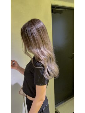 croix deux ケアブリーチ/ブリーチ/ダブルカラー/ハイライト【クロワ ドゥ】 【立体感】外国人風シルバーグレージュ×バレイヤージュ