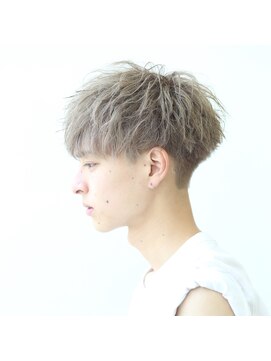 テンバイリップスヘアー(TEN by LIPPS hair) ホワイトベージュ刈り上げツーブロ前下がりマッシュ
