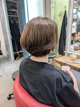アリイ(ali'i) 白髪ぼかし×レイヤーショートボブ