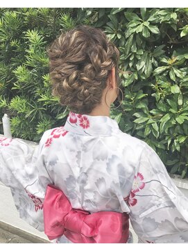 レイドバック(LAID BACK) 浴衣の編み込みカチューシャのゆるふわルーズアレンジ