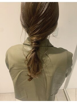 美容室 アイディー i-dee オリーブベージュ