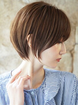 カライング(ing) 大人可愛い20代30代40代黒髪前下がりひし形小顔ボブ丸みショート