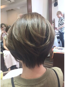 ヘアスタジオ クー(Hair Studio XYY) ショートボブ　ハイライト　ケアブリーチ