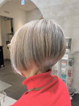 ザザ 高田馬場(ZA/ZA) シルエットが綺麗なショートボブ