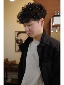 エディ(Edy) メンズパーマスペインカールマッシュ刈り上げ外国人風眉毛カット