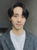 ポール(pole)&nbsp;ナチュラルな韓国風センターパート