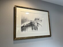 アヤジンビオス店(Ayajn bios)の雰囲気（店舗内に幾つかの天野喜孝画伯の作品を展示されてます。）